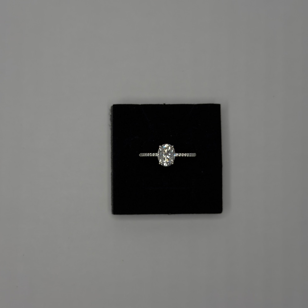 Woman's 925 Moissanite Ring